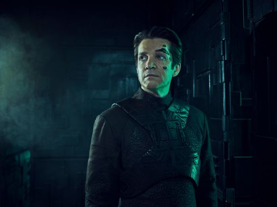 hugh-s1-001.jpg