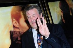 tumme_stephenfry_130502.jpg